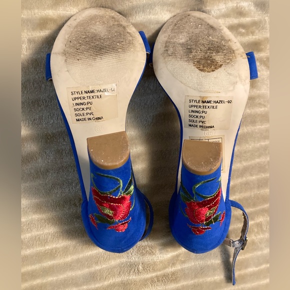 FRH Hazel Faux Suede Block Heels Floral Embroidered Open Toe Ankle Strap Sz 8.5 - Picture 2 of 16